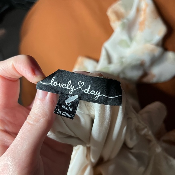 Lovely Day Floral Dress - Picture 2 of 2